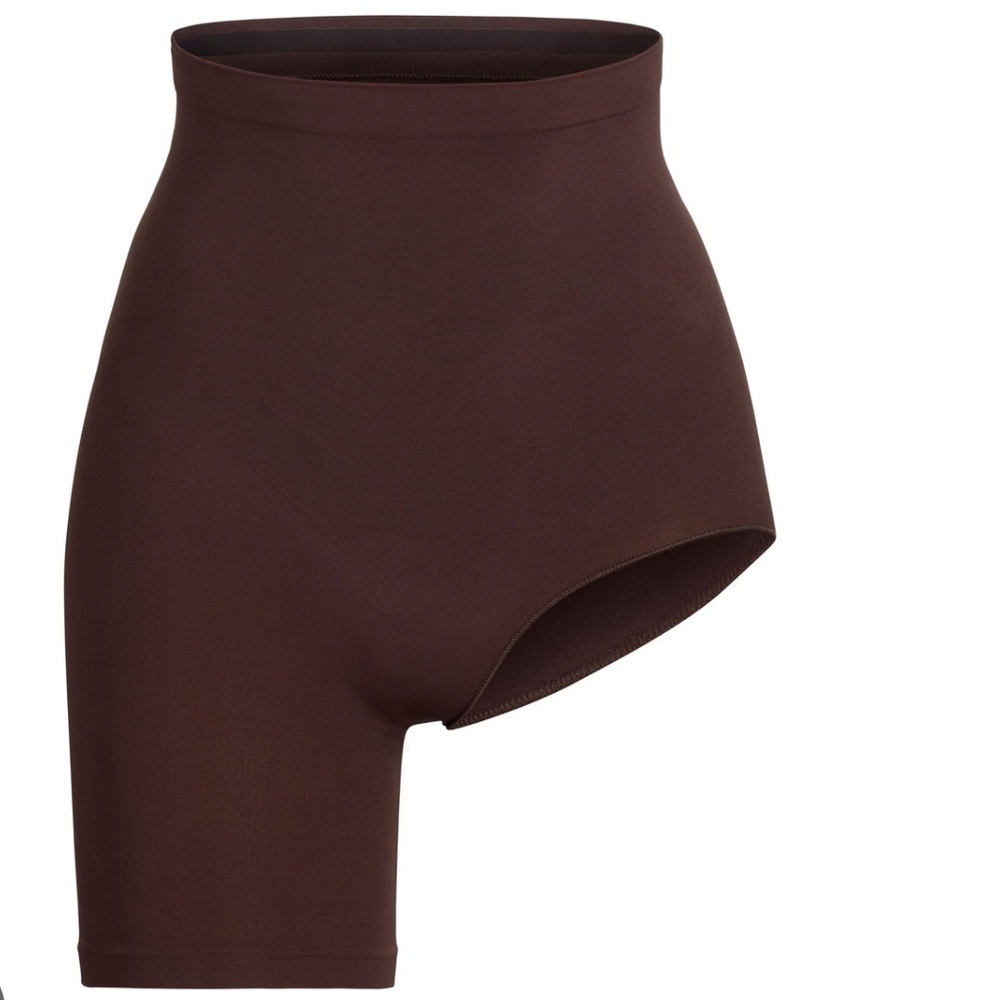 SKIMS Seamless Sculpt Solution Short Left Leg Opening Shaping In Cocoa Brown